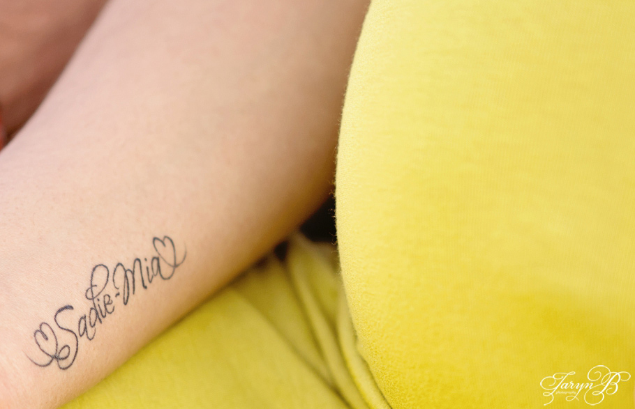 Maternity-shoot-cape-town-photographer-Taryn-B-Photography-Flower-field.jpg-10