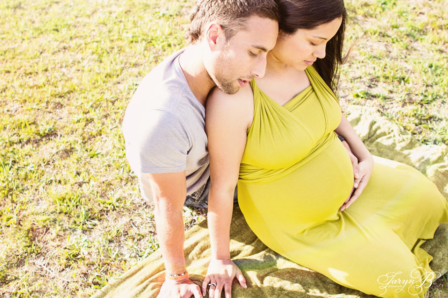 Maternity-shoot-cape-town-photographer-Taryn-B-Photography-Flower-field.jpg-2