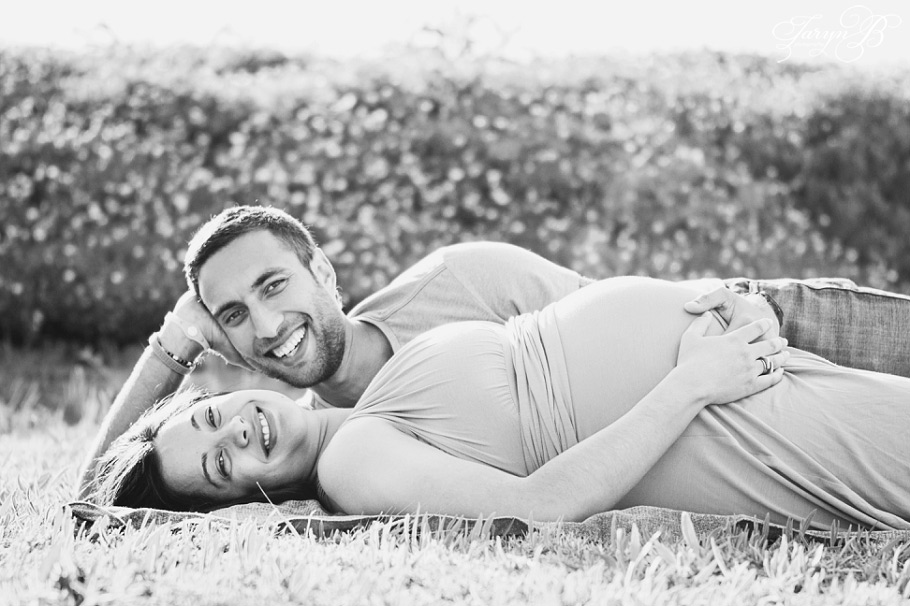 Maternity-shoot-cape-town-photographer-Taryn-B-Photography-Flower-field.jpg-4