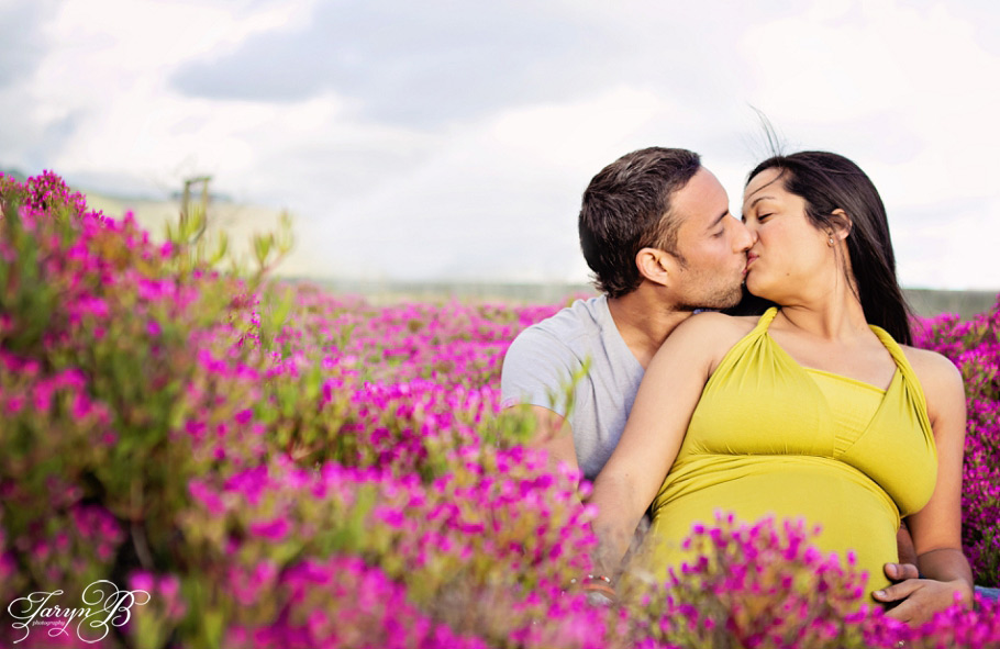 Maternity-shoot-cape-town-photographer-Taryn-B-Photography-Flower-field.jpg-8